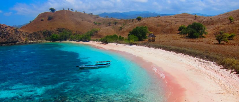 Pink Beach Komodo: An Honest Guide to Pantai Merah (2026)